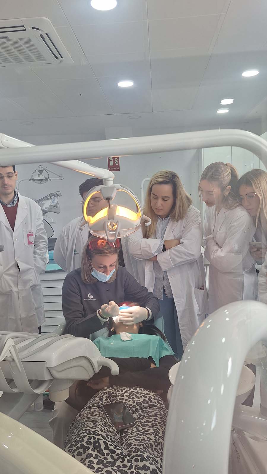 Curso de blanqueamiento dental para higienistas en Esprohident